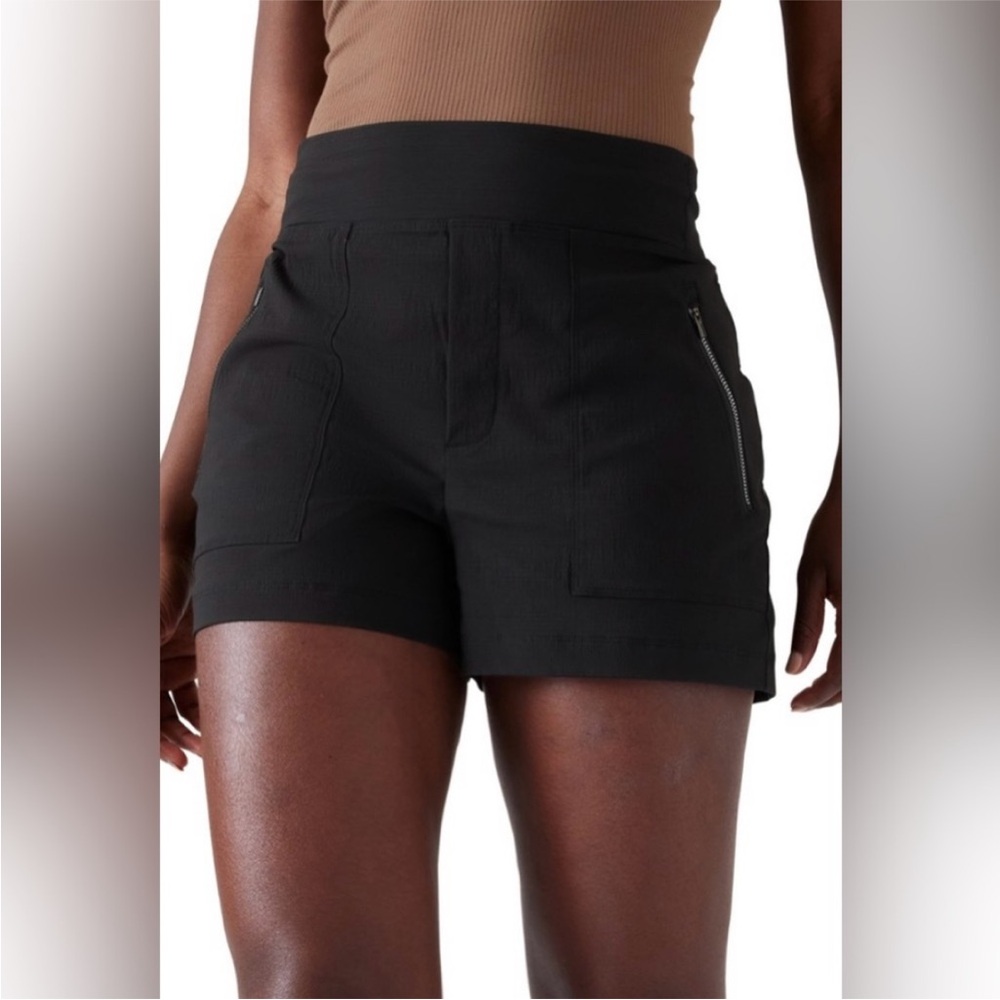 NWOT Athleta Trekkie North Short, Size 8